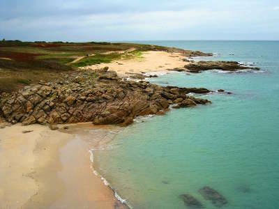 Hoedic la plage bleue routes touristiques dans le morbihan guide du tourisme en bretagne