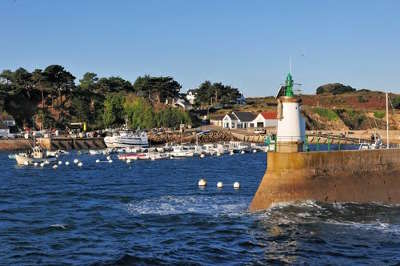 Houat le port routes touristiques dans le morbihan guide du tourisme en bretagne