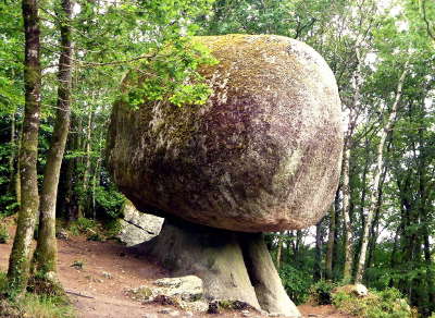 Huelgoat le champignon de la foret d huelgoat les routes touristiques dans le finistere guide du tourisme en bretagne