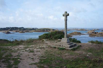 Ile de brehat la croix de maudez routes touristiques dans les cotes d armor guide du tourisme en bretagne