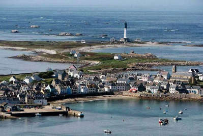 Ile de sein routes touristiques dans le finistere guide du tourisme en bretagne