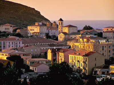 Ile rousse village de balagne routes touristiques en haute corse guide du tourisme de la corse