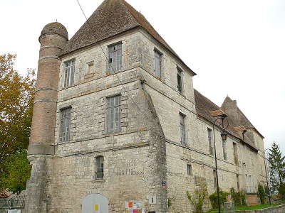 Issigeac chateau des eveques de sarlat routes touristiques de la dordogne guide touristique de nouvelle aquitaine