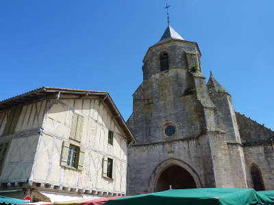 Issigeac l eglise d issigeac routes touristiques de la dordogne guide touristique de nouvelle aquitaine