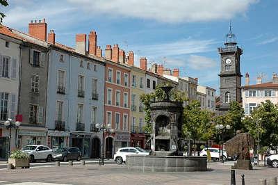 Issoire place de la republique plus beau detours routes touristiques du puy de dome guide touristique de l auvergne