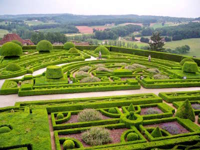 Jardin du chateau de hautefort jardin remarquable en dordogne guide du tourisme en dordogne nouvelle aquitaine
