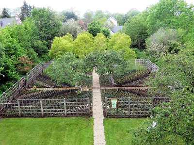 Jardin du chateau de la tremoliere verger de deduit jardin remarquable en france routes du tourisme dans le cantal guide touristique auvergne