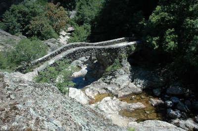 Jaujac village de caractere pont romain routes touristiques de l ardeche guide du tourisme rhone alpes
