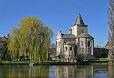 Jazeneuil route des abbayes et monuments du haut poitou guide du tourisme de la vienne