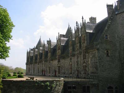 Josselin cite medievale facade du chateau de josselin petite cite de caractere routes touristiques dans le morbihan guide du tourisme en bretagne