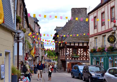 Josselin cite medievale petite cite de caractere routes touristiques dans le morbihan guide du tourisme en bretagne