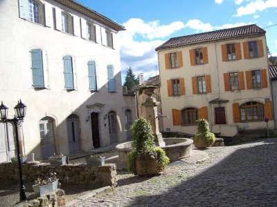 Joyeuse place de la peyre routes touristiques de l ardeche guide du tourisme rhone alpes