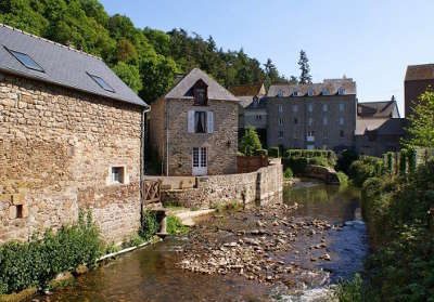 Jugon les lacs petite cite de caractere routes touristiques dans les cotes d armor guide du tourisme en bretagne