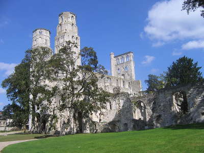 Jumieges l abbaye routes touristiques de seine maritime guide du tourisme de haute normandie