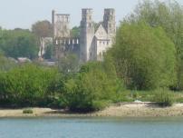 Jumieges l abbaye vue des bords de seine routes touristiques de seine maritime guide du tourisme de haute normandie