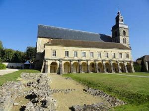 L abbaye saint pierre d hautvillers la route touristique du champagne la vallee de la marne guide du tourisme de la marne