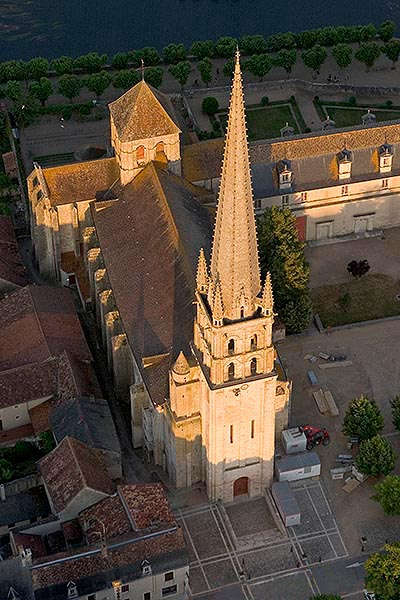 L eglise abbatiale de saint savin route des abbayes et monuments du haut poitou guide du tourisme de la vienne