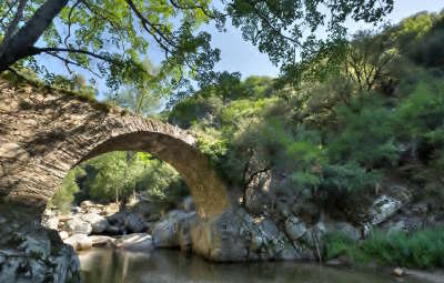 L heric dans les gorges du memes nom le parc naturel regional du haut languedoc guide touristique en france