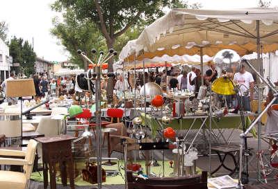 L isle sur la sorgue la brocante routes touristiques du vaucluse guide touristique de provence alpes cote d azur