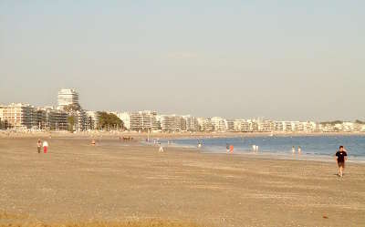 La baule la plage a maree basse route touristique de loire atlantique guide du tourisme des pays de la loire