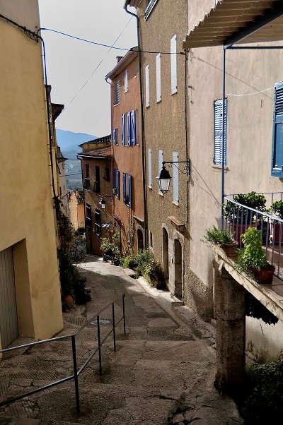 La cadiere d azur ruelle du village routes touristiques du var guide touristique de la provence alpes cote d azur