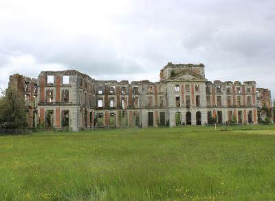 La ferte vidame ruine du chateau road trip dans l eure et loir guide du tourisme centre val de loire