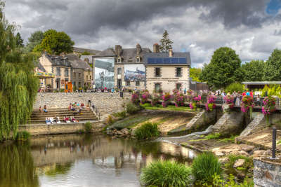 La gacilly la cite d art et d histoire ruelle routes touristiques dans le morbihan guide du tourisme en bretagne