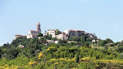 La garde adhemar plus beau village village perche routes touristiques de la drome guide touristique rhone alpes