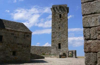 La garde guerin la tour plus beaux villages routes touristiques de lozere guide touristique du languedoc roussillon