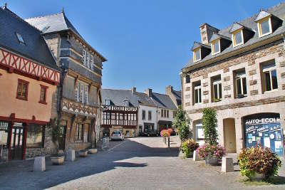 La roche derrien la petite cite de caractere routes touristiques dans les cotes d armor guide du tourisme en bretagne