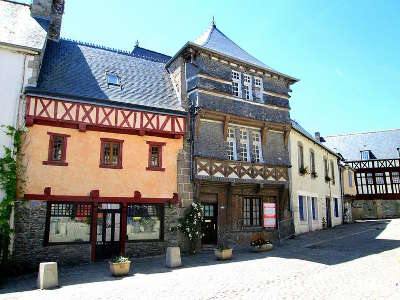 La roche derrien petite cite de caractere les routes touristiques dans les cotes d armor guide du tourisme en bretagne