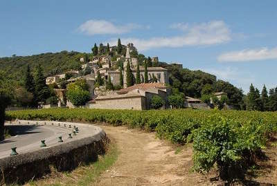 La roque sur ceze les vignes plus beaux villages routes touristiques du gard guide touristique du languedoc roussillon