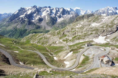 La route des grandes alpes dans les hautes alpes gap vue depuis le col du galibier