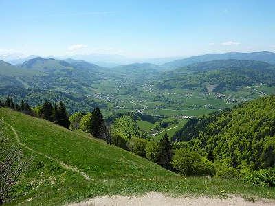 La vallee verte depuis le sommet du mont forchat routes touristiques de haute savoie guide du tourisme de rhone alpes