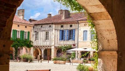 Labastide d armagnac place royale petite cite de caractere route touristique des landes guide touristique de l aquitaine