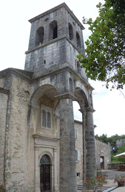 Labeaume village de caractere eglise saint pierre aux liens routes touristiques de l ardeche guide du tourisme rhone alpes