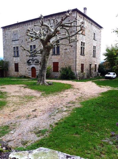 Lablachere chateau de la saumes routes touristiques de l ardeche guide du tourisme rhone alpes