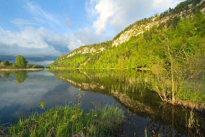 Lac du grand maclu route des lacs jura franche comte