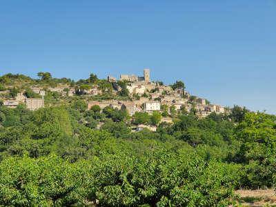 Lacoste routes touristiques du vaucluse guide touristique de la provence alpes cote d azur