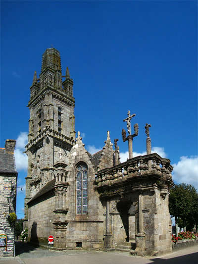 Lampaul guimiliau circuit des enclos paroissiaux du pays de landivisiau routes touristiques dans le finistere guide du tourisme e