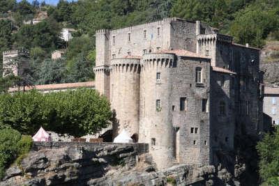 Largentiere cite medieval le chateau routes touristiques de l ardeche guide du tourisme rhone alpes