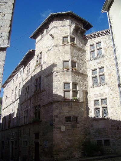 Largentiere cite medieval maison renaissance hotel de ville routes touristiques de l ardeche guide du tourisme rhone alpes