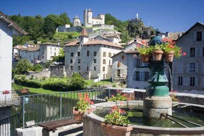 Laroquebrou petite cite de caractere les routes touristiques du cantal guide touristique de l auvergne