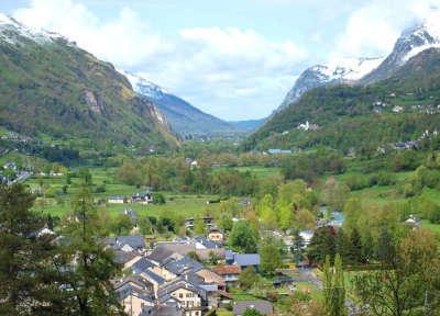 Laruns au pied des pyrenees vallee d ossau route touristique des pyrenees atlantiques guide touristique de l aquitaine