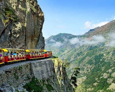 Laruns petit train route touristique des pyrenees atlantiques guide touristique de l aquitaine