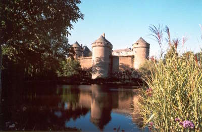 Lassay les chateaux petite cite de caractere le chateau de lassay routes touristiques de mayenne guide du tourisme pays de la loire