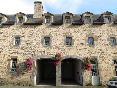 Lassay les chateaux petite cite de caractere le couvent des benedictines routes touristiques de mayenne guide du tourisme pays de la loire