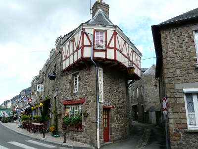 Lassay les chateaux petite cite de caractere maisons routes touristiques de mayenne guide du tourisme pays de la loire