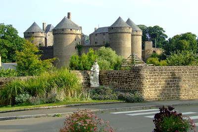 Lassay les chateaux routes touristiques de mayenne du tourisme du pays de la loire