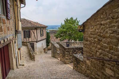 Lautrec plus beau village ruelle routes touristiques du tarn guide du tourisme midi pyrenees